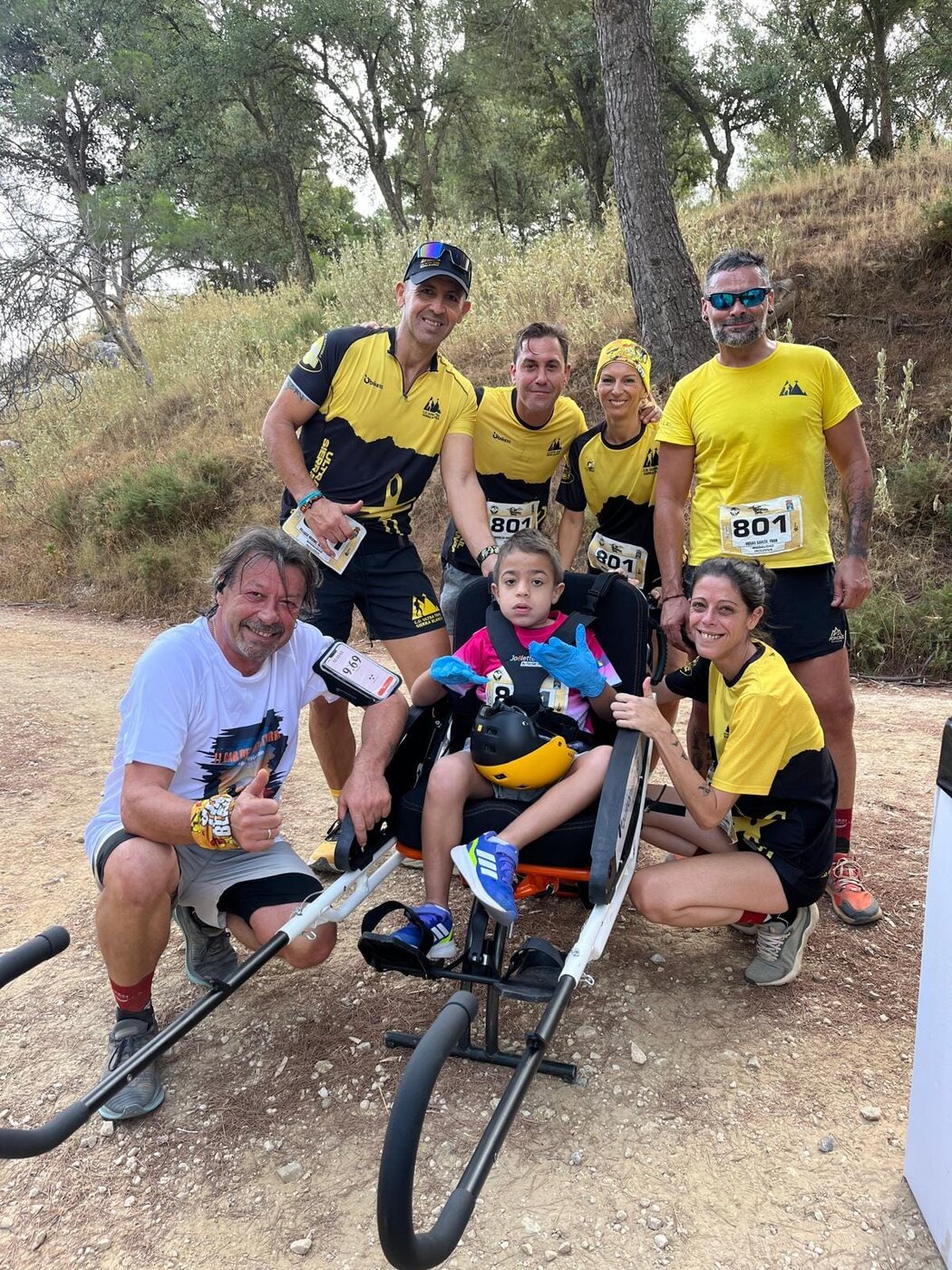 Aray con su familia y el equipo de CDUTSB
