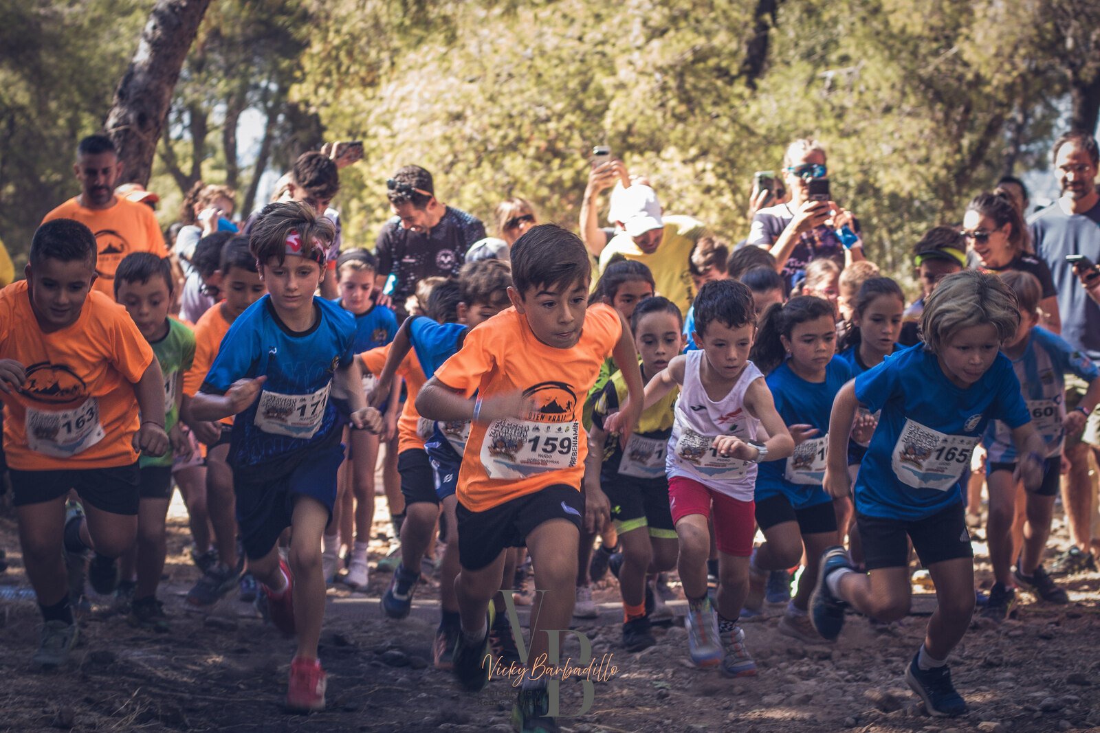 Niños y niñas corriendo en Sierra Blanca Rangers